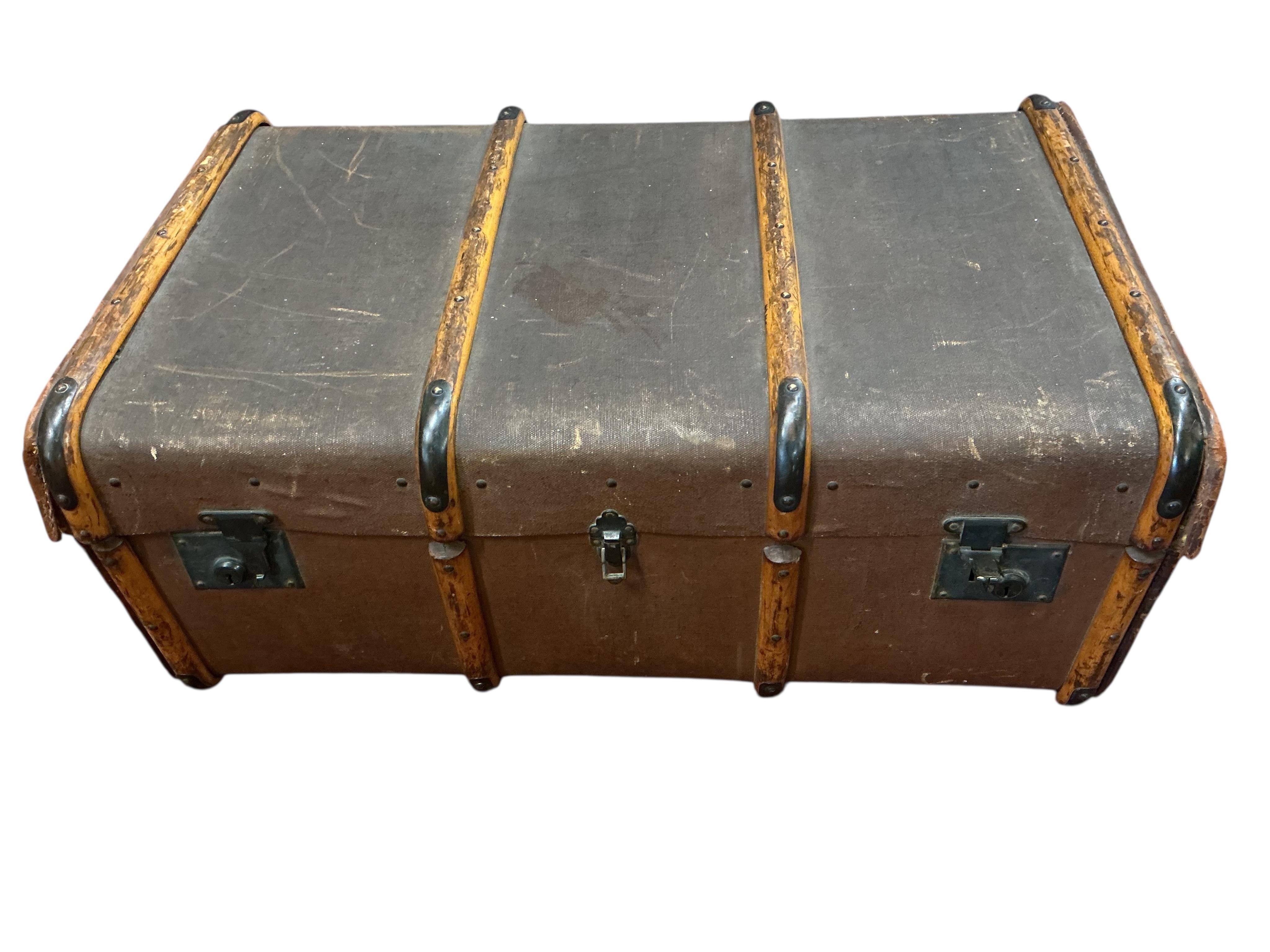 Three vintage travelling trunks, largest width 91cm, depth 51cm, height 42cm